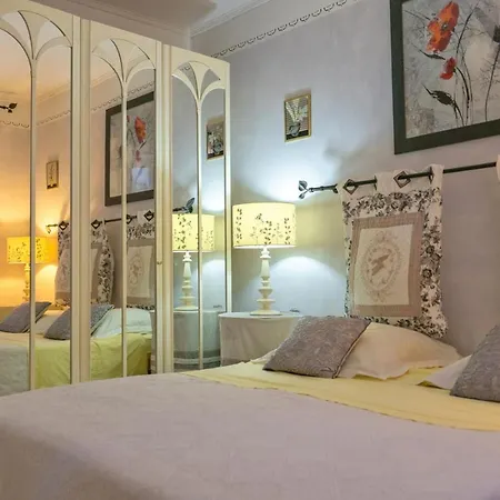 Located In A Quiet And Secure Subdivision Near The Beaches Of Cala Rossa Hébergement de vacances